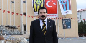 Ağrı Belediyesine Trabzonspor ve Türk bayrakları asıldı