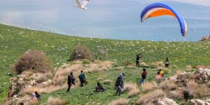Van Gölü'ndeki Çarpanak Adası fotoğraf tutkunlarını ağırladı