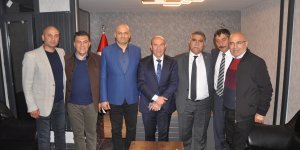İzmir Büyükşehir Belediye Başkanı Soyer, Kars'ta partililerle bir araya geldi