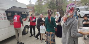 Kızılay'dan bin 500 kişiye sıcak yemek