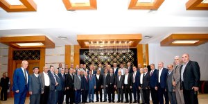 Malatya'da eski ve yeni belediye başkanları iftar sofrasında buluştu