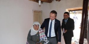 Hizan Kaymakamı Muhammed İkbal Yelek, 91 yaşındaki Nari teyzeyi ziyaret etti