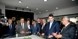 Bakan Kurum, dünya kayısı ticaret merkezinde incelemelerde bulundu