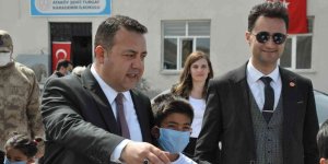 Başsavcı Aygün, çocuklarla fidan dikti