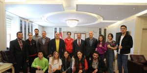 AİÇÜ'lü sporcular şampiyonalardan madalyalarla döndü