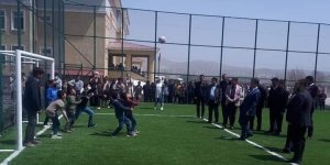 Özalp'te 3 sentetik çim saha açıldı