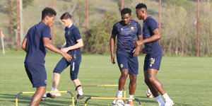 Yeni Malatyaspor Teknik Direktörü Cihat Arslan: "Ayakta kalmaya devam ediyoruz"