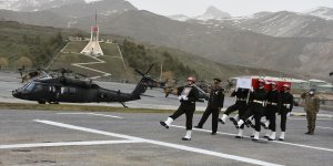 Pençe-Kilit Operasyonu bölgesinde şehit olan asker için Hakkari'de tören düzenlendi