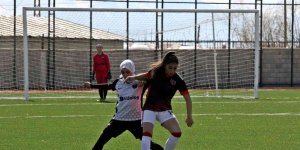 Van Büyükşehir Belediyesi Kadın Futbol Takımı namağlup liderliğini sürdürüyor