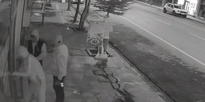 Eczane soygunu güvenlik kamerasına yansıdı