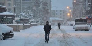 Kars Nisan ayında kışı yaşıyor: Kente kar karlığını 20 santimetreyi geçti