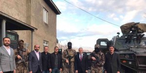 Başkan Özbek, polis noktasında iftarını açtı