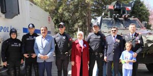 Polis birimleri faaliyetleri açılan stantlarla tanıtıldı