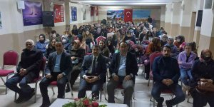 Doç. Dr. Teyfur, Eleşkirt'te öğretmenlere seminer verdi