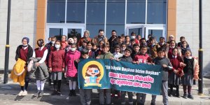 Ağrı Belediye Başkanı Sayan köyde yaşayan öğrencileri sinemayla buluşturdu