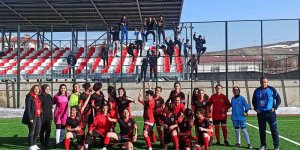 Büyükşehir Kadın Futbol Takımı Vanspor'u 5-0 yendi