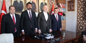 Bakan Karaismailoğlu, Malatya'da AK Parti ve MHP il başkanlıklarını ziyaret etti: