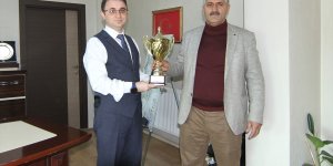 Özalp Kaymakamı Nasır, futbol turnuvası şampiyonlarını kabul etti