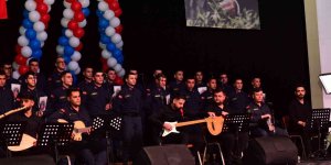 Jandarma korosu konser verdi