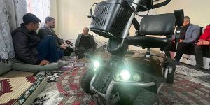 Türk Kızılay, Ağrı'da 2 engelliye tekerlekli sandalye hediye etti