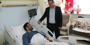Vali Akbıyık, trafik kazasında yaralanan vali yardımcısını ziyaret etti
