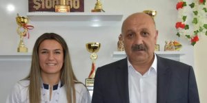 Başkan Zelyurt'dan Boks Şampiyonu Akbaş'a tebrik