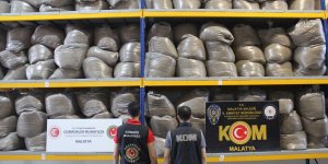 Malatya'da bir tırda 7 ton 300 kilogram kaçak tütün ele geçirildi
