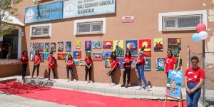 Başkale'de resim sergisi açıldı