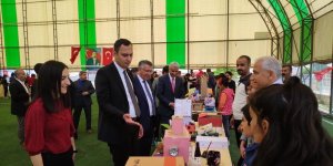 Öğrenciler atık maddelerden sergi açtı