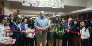 Kağızman'daki Kazım Karabekir Ortaokulu'nda resim sergisi açıldı