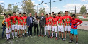 Gürpınar'da ortaokul ve liseler arası futbol turnuvaları sona erdi