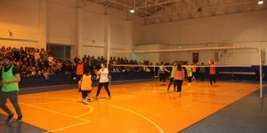 Malazgirt'teki voleybol turnuvası sona erdi