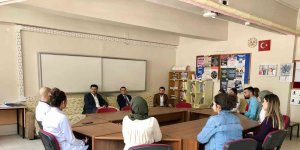 Kaymakam Kurt'tan öğrencilere kitap desteği