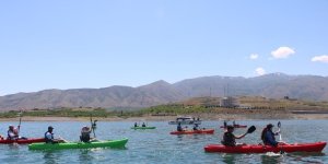 Jandarma ve öğrencilerden bot gösterisi