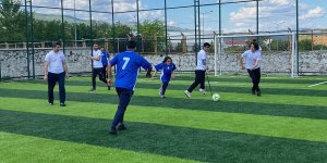 Bingöl Belediye Başkanı Arıkan, engellilerle futbol oynadı