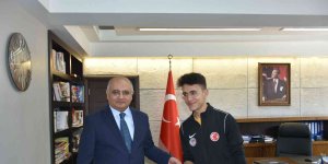 Vali yardımcısı Özgödek gençlik haftasını kutladı