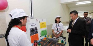 Erciş'te bilim fuarı sergisi açıldı