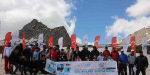 Hakkari'de 3 bin 300 rakımda kayak yarışması