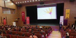 Van Büyükşehir Belediyesi sinema programı düzenledi