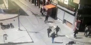 Ağrı'da cadde ortasında silahlı çatışma: 3 yaralı