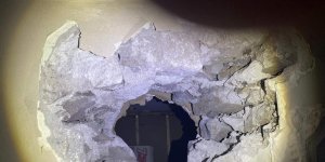 Yan dükkanın duvarını kırıp kuyumcuya girdi, 900 bin liralık altın çaldı