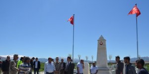 Kaymakam Çelik şehitlik düzenleme çalışmalarını inceledi
