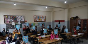 Ağrı'da 78 bin 711 yardımcı kaynak kitap paketi öğrencilere dağıtıldı