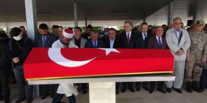 Silahını temizlerken kendisini vuran yüzbaşı son yolculuğuna uğurlandı