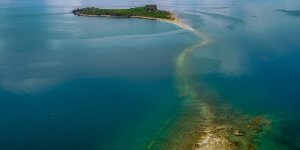 Van Gölü'ndeki çekilmeyle Çarpanak Adası'na giden antik yolun büyük bölümü ortaya çıktı