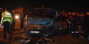 Hakkari'de trafik kazasında biri polis 2 kişi hayatını kaybetti