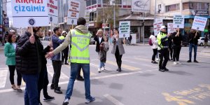 Ardahan'da üniversite öğrencilerinden 'trafikte farkındalık' eylemi
