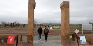 Dünyanın en büyük Türk İslam Mezarlığı'nda bayram yoğunluğu