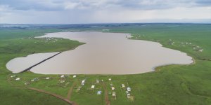 Yağışlarla yıllar sonra suyla dolan Mışko Gölü yaylacıları sevindirdi