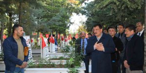 Başkan Gürkan'dan şehitlik ziyareti